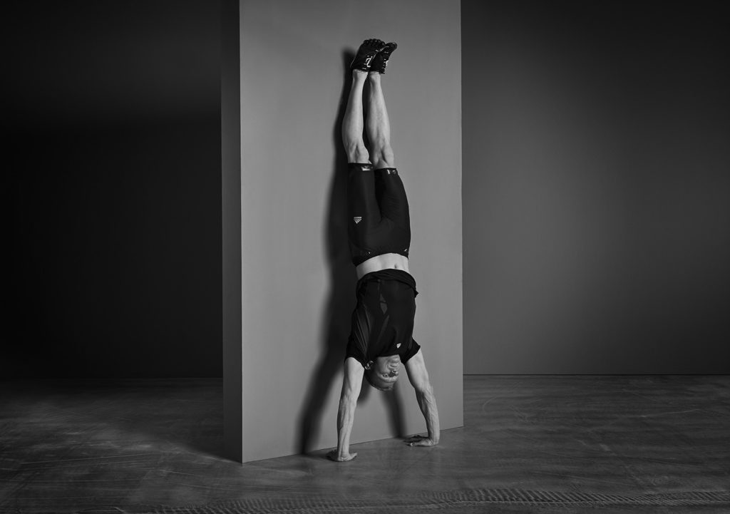 patrick-schreiber-Personal-Training-wall-handstand